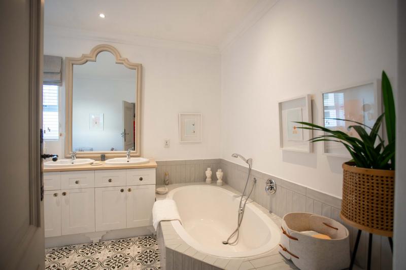 6 Bedroom Property for Sale in Seaside Longships Western Cape